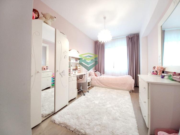 Apartament cu 3 camere semidecomandat, mobilat în Băneasa