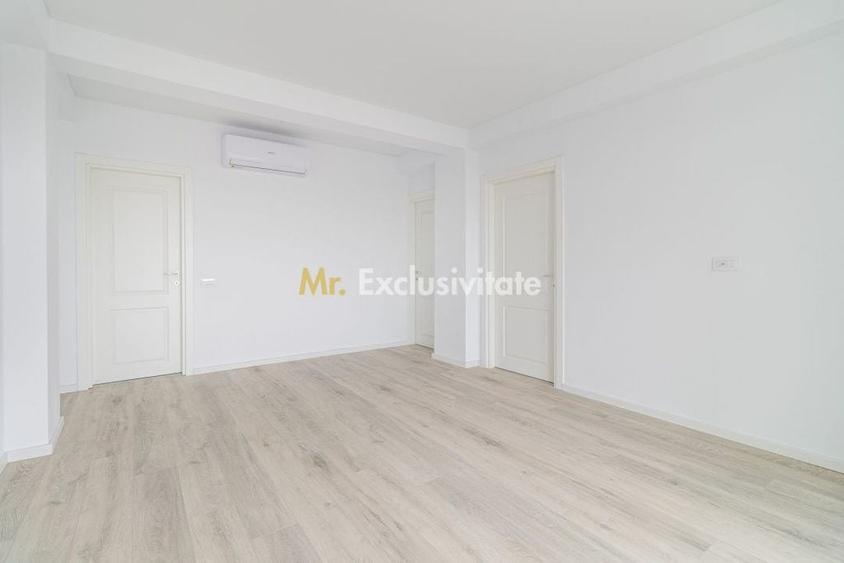 Apartament cu 5 camere semidecomandat în 1 Decembrie
