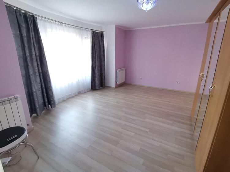 Casă individuală cu 5 camere cu Garaj în Arhitecților - Calea Cisnădiei