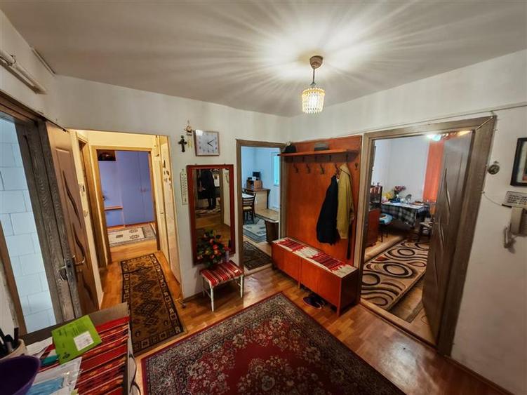 Apartament cu 4 camere semidecomandat, mobilat în Mănăștur