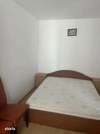 Apartament cu 3 camere semidecomandat în Nord