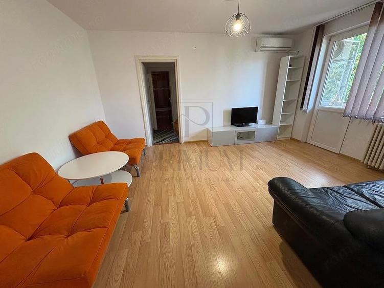 Apartament cu 3 camere semidecomandat în Medicină