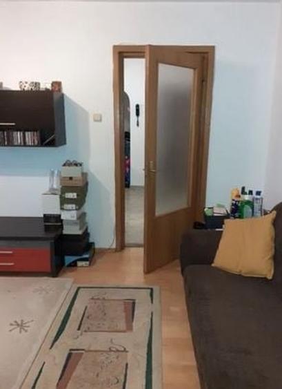 Apartament cu 3 camere semidecomandat în Iancului