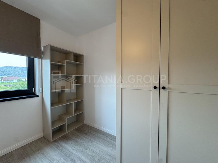 Duplex cu 3 camere cu Canalizare în Sânpetru