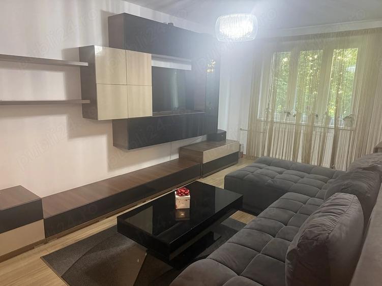 Apartament cu 3 camere decomandat în Apărătorii Patriei