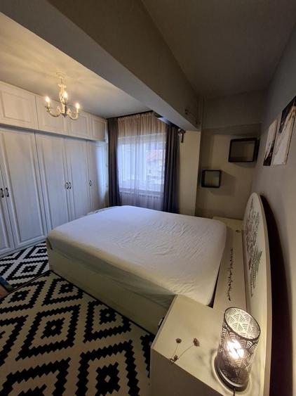 Apartament cu 3 camere decomandat în Petros