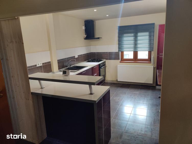 Apartament cu 3 camere decomandat în Exterior Vest