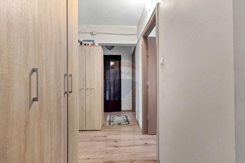 Apartament cu 5 camere decomandat, mobilat în Micălaca