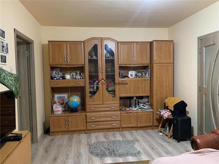 Apartament cu 2 camere semidecomandat, mobilat în Nord-Est
