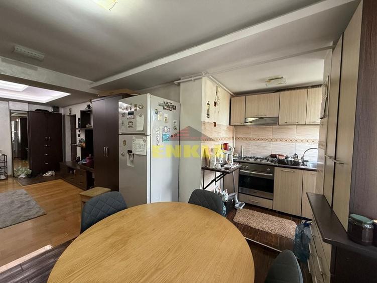 Apartament cu 3 camere decomandat în Central