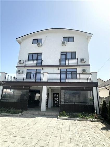Afacere la Cheie in Mamaia Nord: Pensiune de Vanzare cu 18 Camere - 1