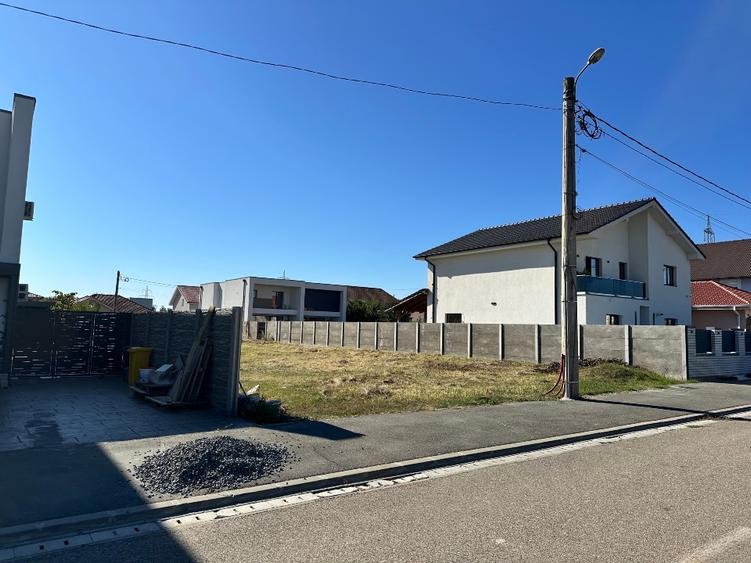 Teren Construcții intravilan de 556 mp, în Ghiroda