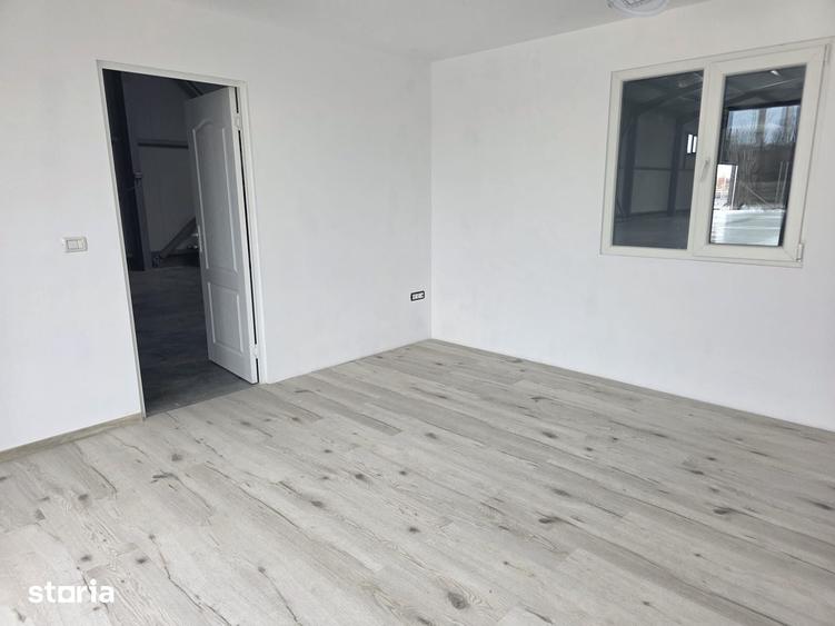 Spațiu comercial, de 600 mp, în Brazi