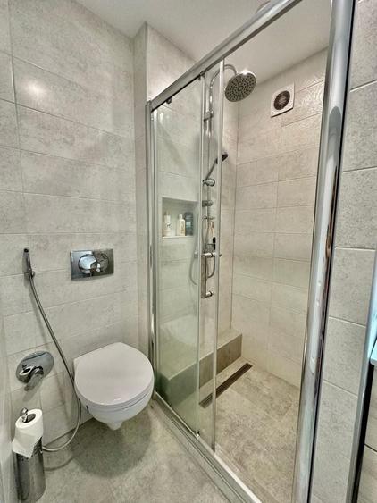 Apartament cu 3 camere decomandat, mobilat în P-ța Alba Iulia