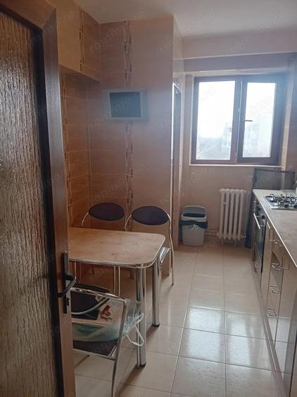 Apartament cu 3 camere decomandat în Micro 21