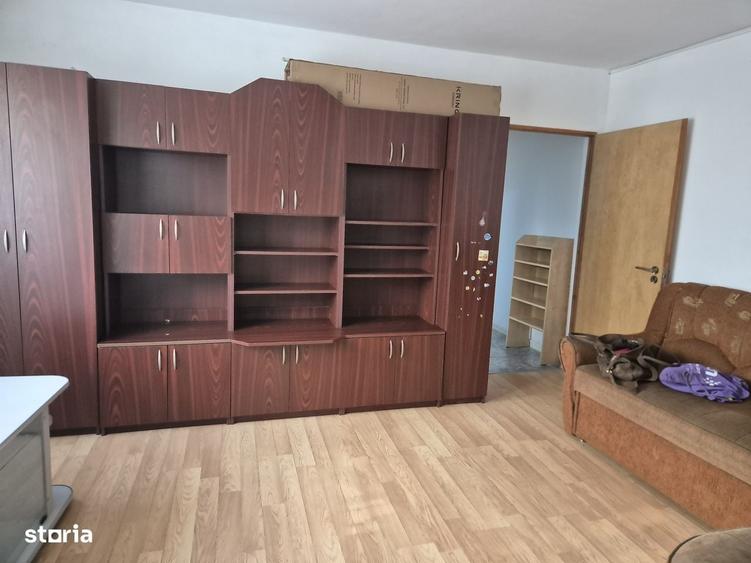 Apartament cu 3 camere nedecomandat în Malu Roșu