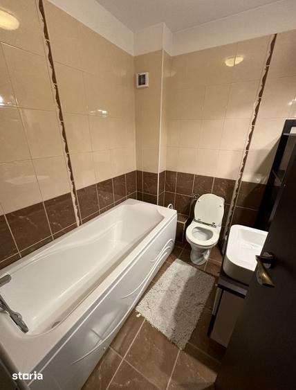 Apartament cu 3 camere în Apărătorii Patriei