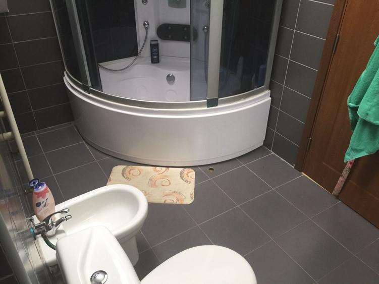 Apartament cu 4 camere semidecomandat în Scriitorilor