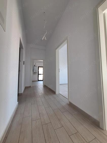 Apartament cu 3 camere decomandat în Hărmanului