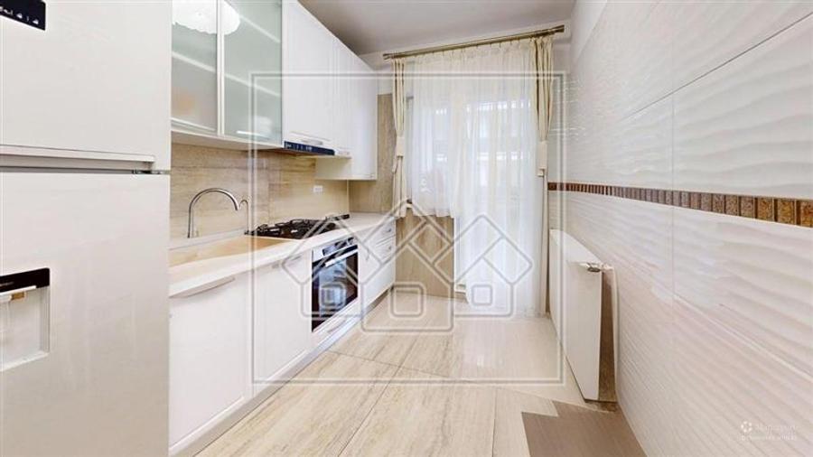 Apartament cu 3 camere decomandat în Piața Cluj