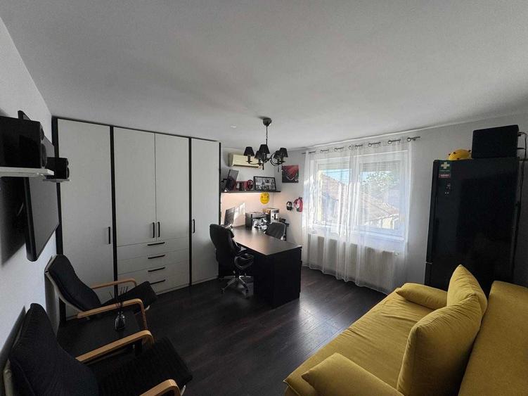 Apartament cu 4 camere decomandat în Giarmata