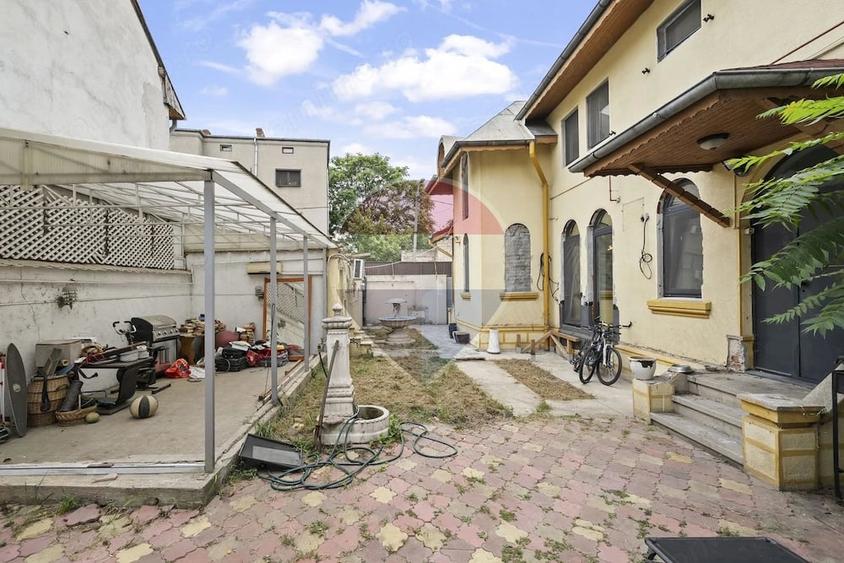 Casă cu 7 camere cu Teren 240 Mp în Parcul Circului