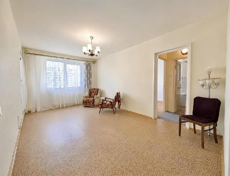 Apartament cu 3 camere semidecomandat în Griviței