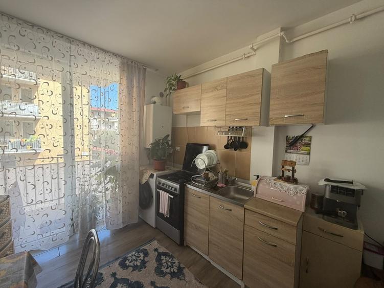 Apartament cu 2 camere semidecomandat, mobilat în Florești