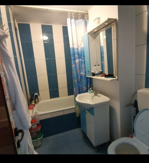 Apartament cu 3 camere decomandat în Călărași