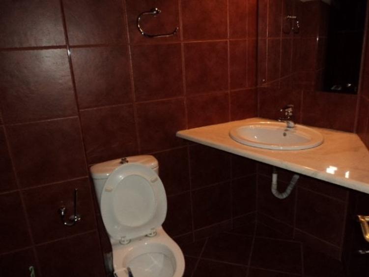 Casă individuală cu 17 camere cu Canalizare în Dacia