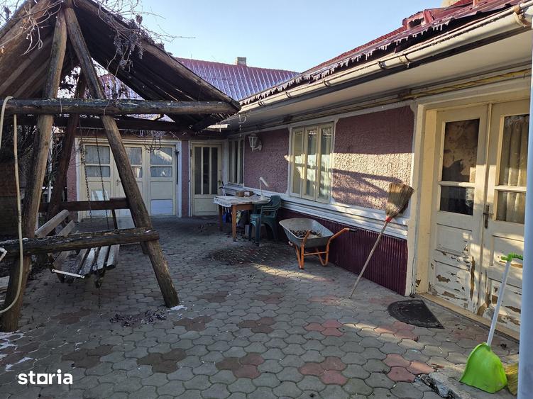 Casă cu 5 camere cu Teren 781 Mp în Central