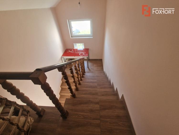 Casă individuală cu 7 camere cu Canalizare în Ultracentral