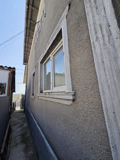 Casă cu 5 camere cu Teren 213 Mp în Carierei