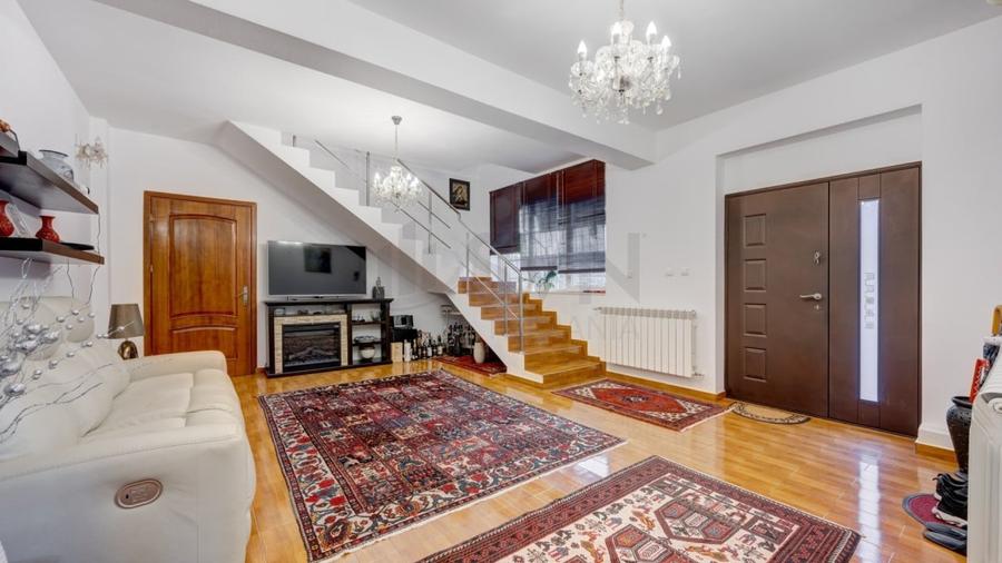 Casă individuală cu 5 camere cu Canalizare în Bucureștii Noi