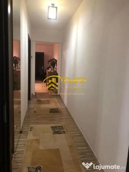 Apartament cu 3 camere semidecomandat în Central