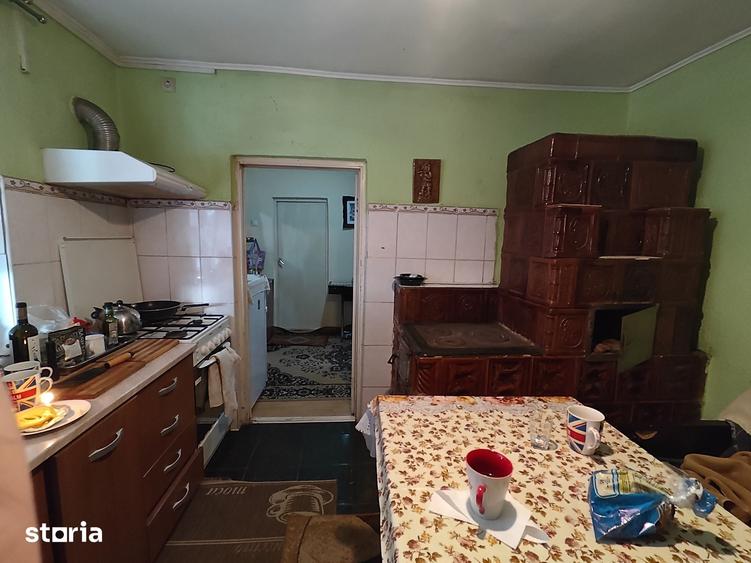 Casă cu 5 camere cu Teren 594 Mp în Trușești