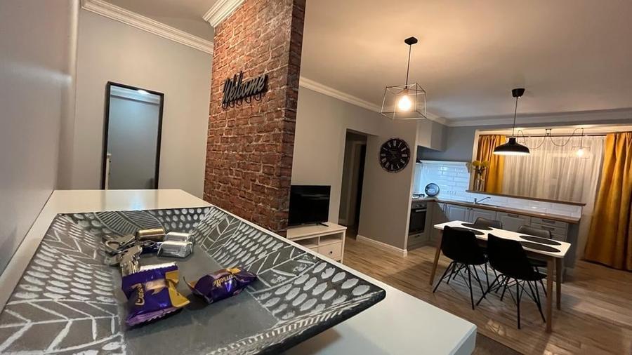 Apartament cu 3 camere semidecomandat, mobilat în Aradului