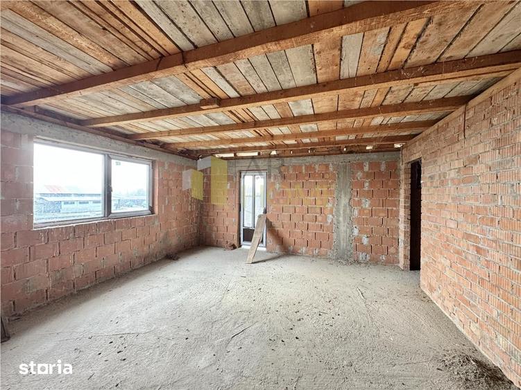 Casă cu 7 camere cu Teren 1200 Mp în Bărcănești