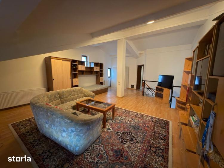 Casă cu 5 camere cu Teren 280 Mp în 1 Mai
