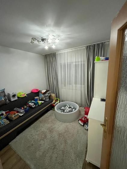 Apartament cu 3 camere decomandat în Micălaca