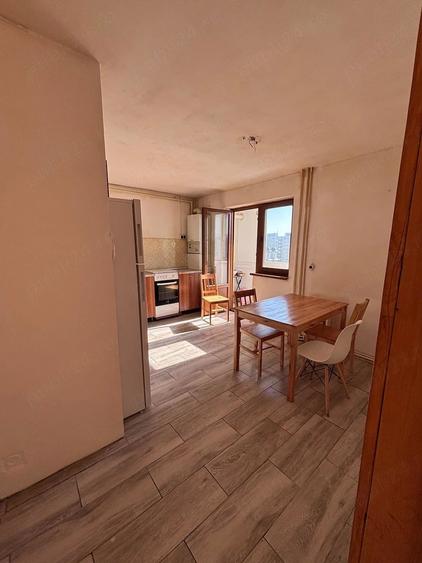 Apartament cu 3 camere semidecomandat în Grigorescu