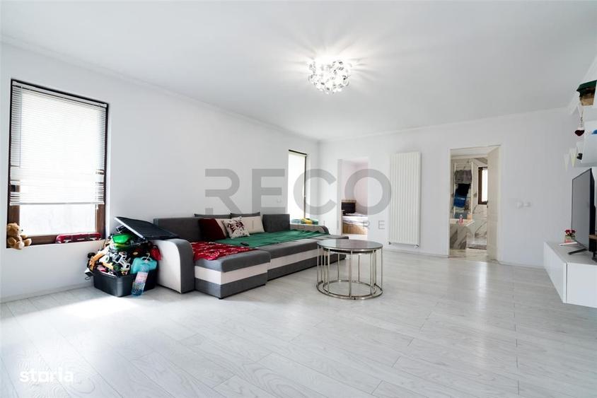 Apartament cu 3 camere în Rontău