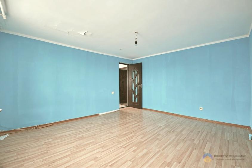 Casă cu 5 camere cu Canalizare în Săvinești