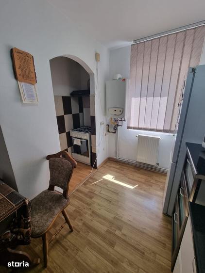 Apartament cu 3 camere decomandat în Onești