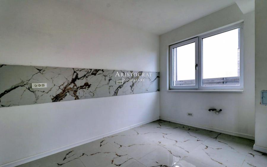 Casă cu 5 camere cu Teren 627 Mp în Ostratu