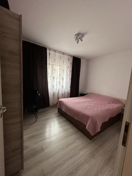 Apartament cu 3 camere decomandat în Dumbrăvița