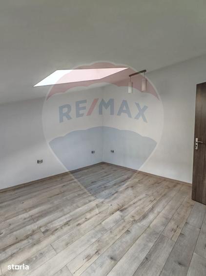 Casă cu 4 camere cu Teren 50 Mp în Bartolomeu
