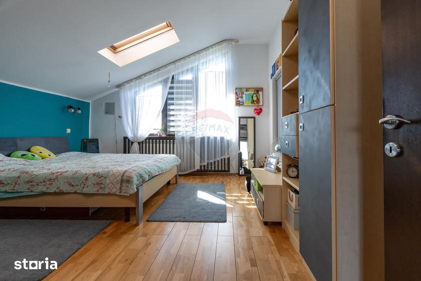 Casă cu 7 camere cu Teren 1617 Mp în Central