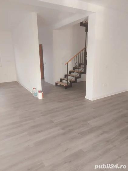 Casă cu 3 camere cu Teren 300 Mp în Utvin