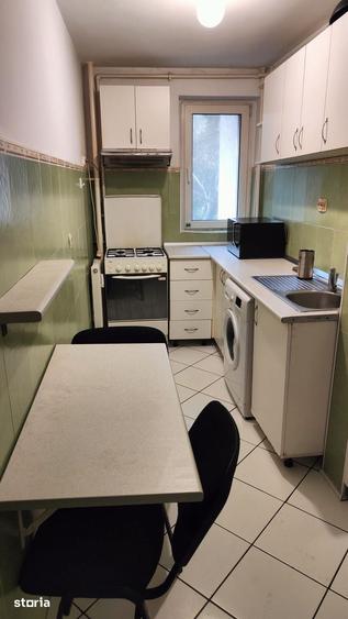 Apartament cu 3 camere semidecomandat în Drumul Taberei
